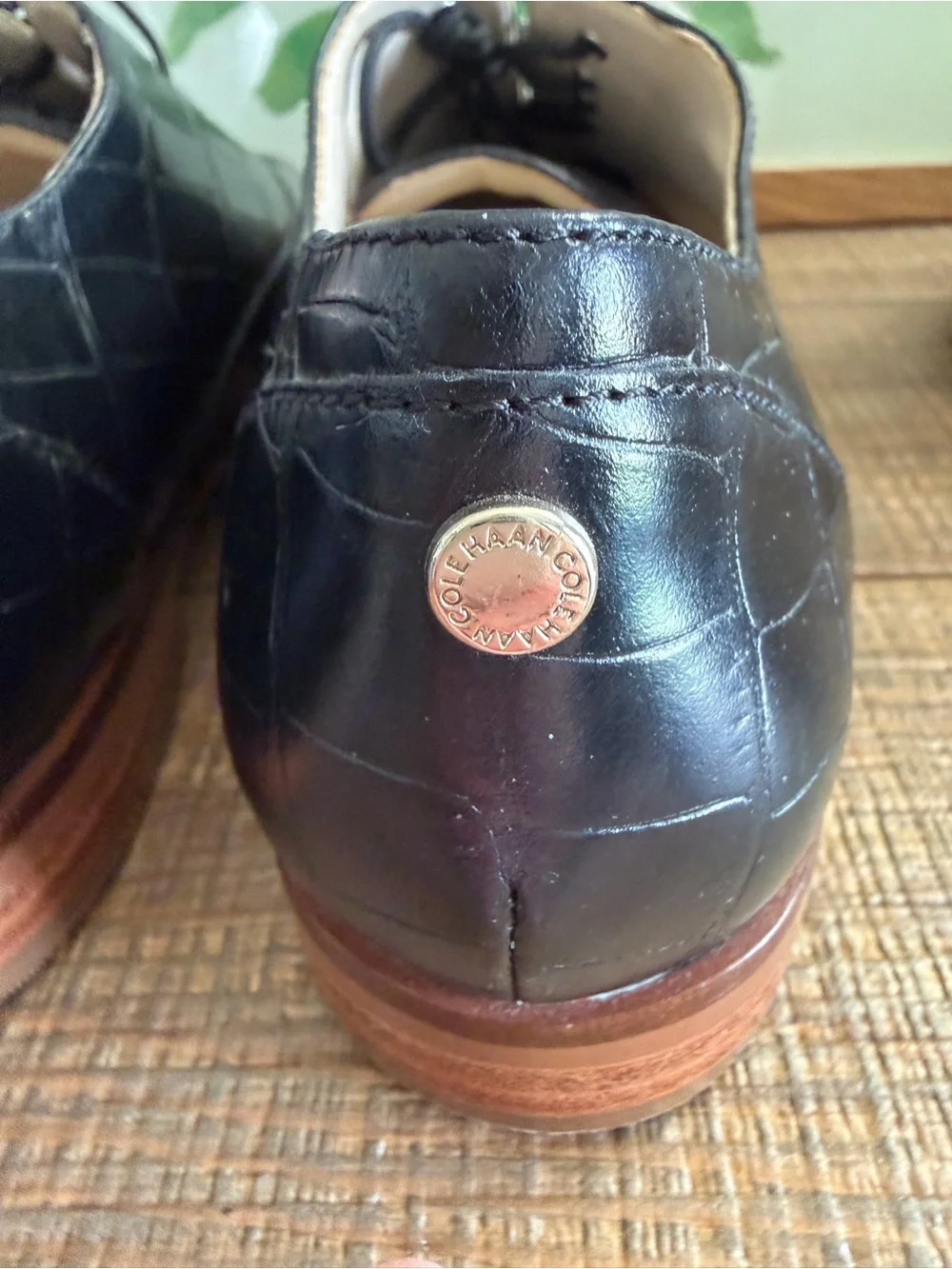 COLE HAAN Black Croc-Embossed Leather Dress Oxfords for Women